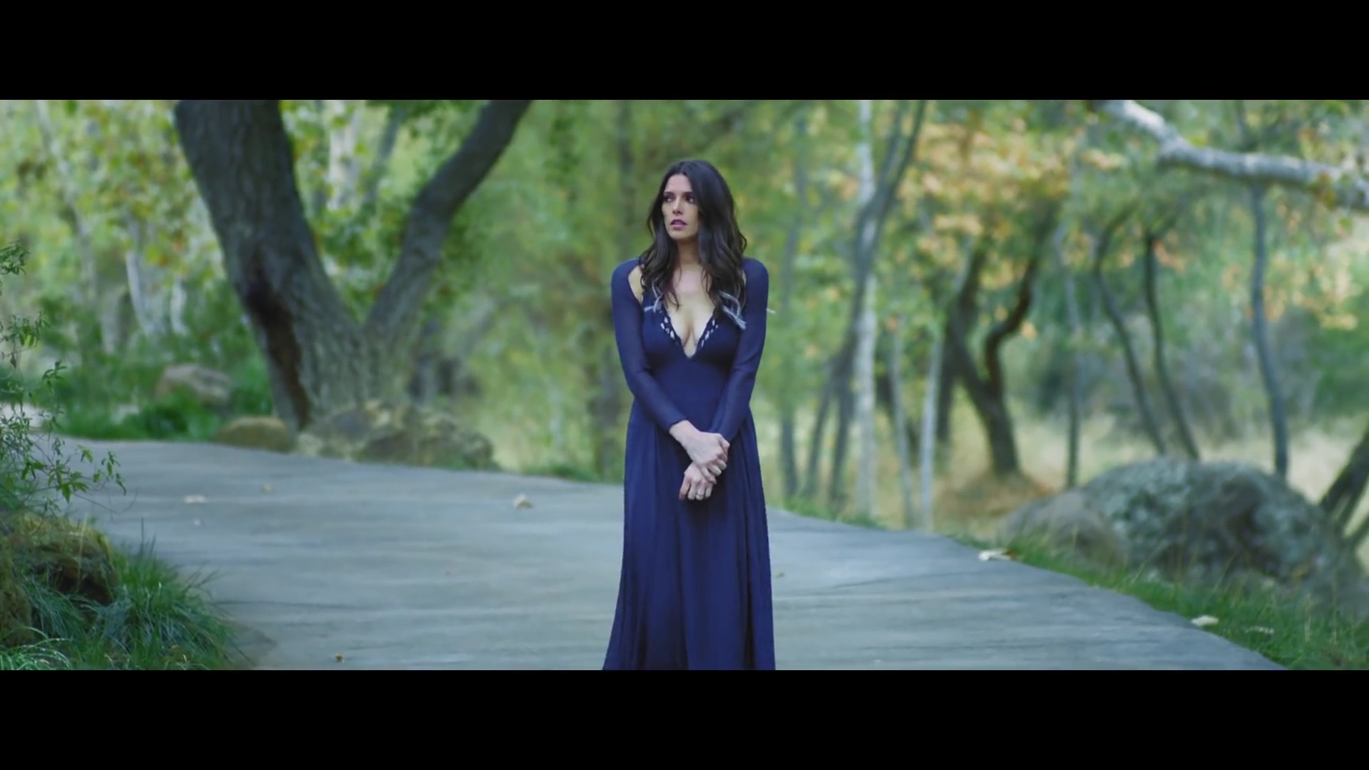 Ashley-Greene-nl_BANNERS-HolyGround0211.jpg