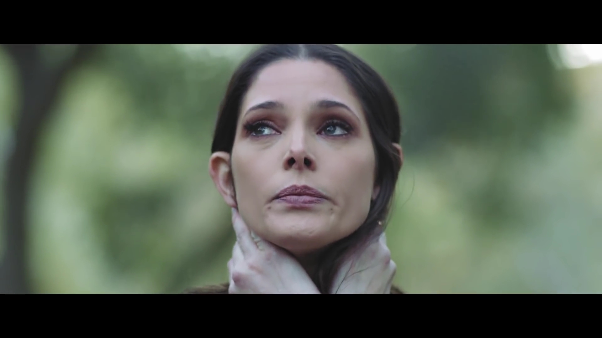 Ashley-Greene-nl_BANNERS-HolyGround0225.jpg