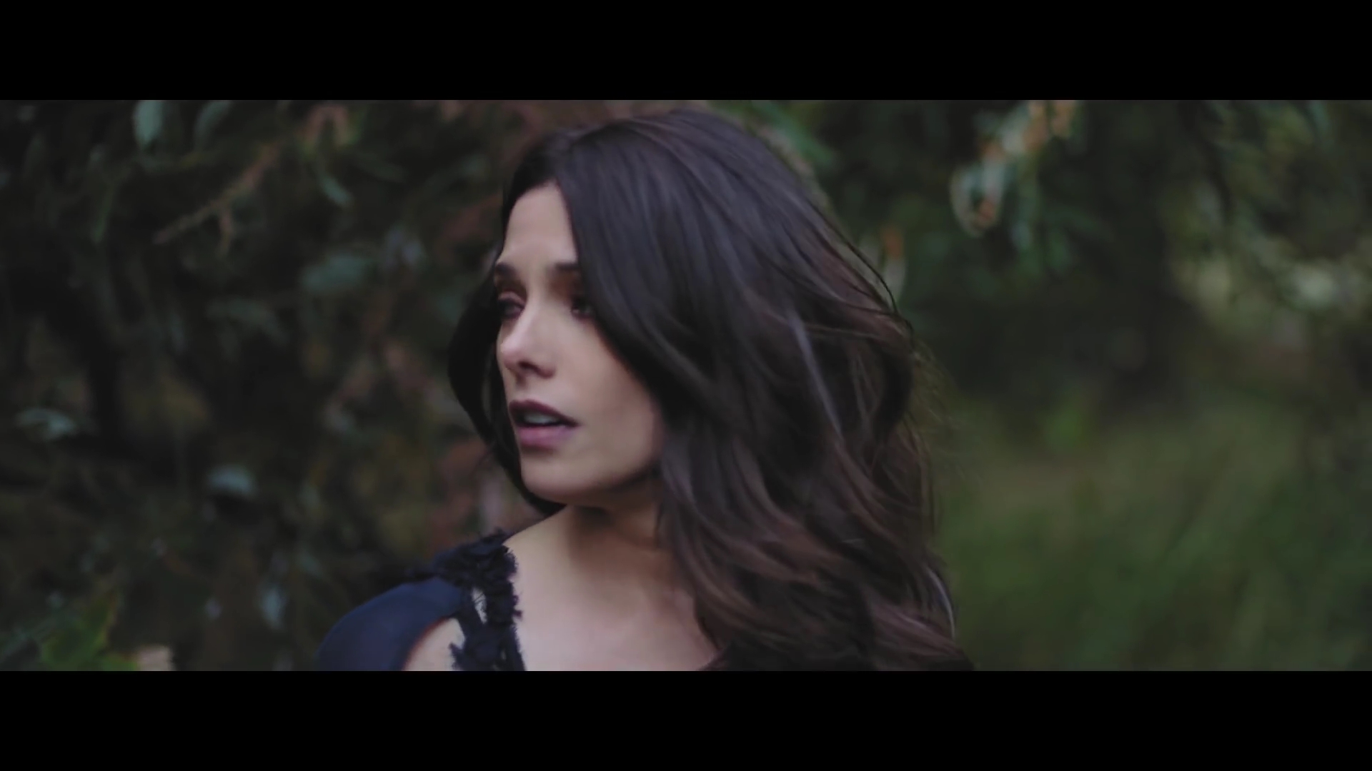 Ashley-Greene-nl_BANNERS-HolyGround0234.jpg