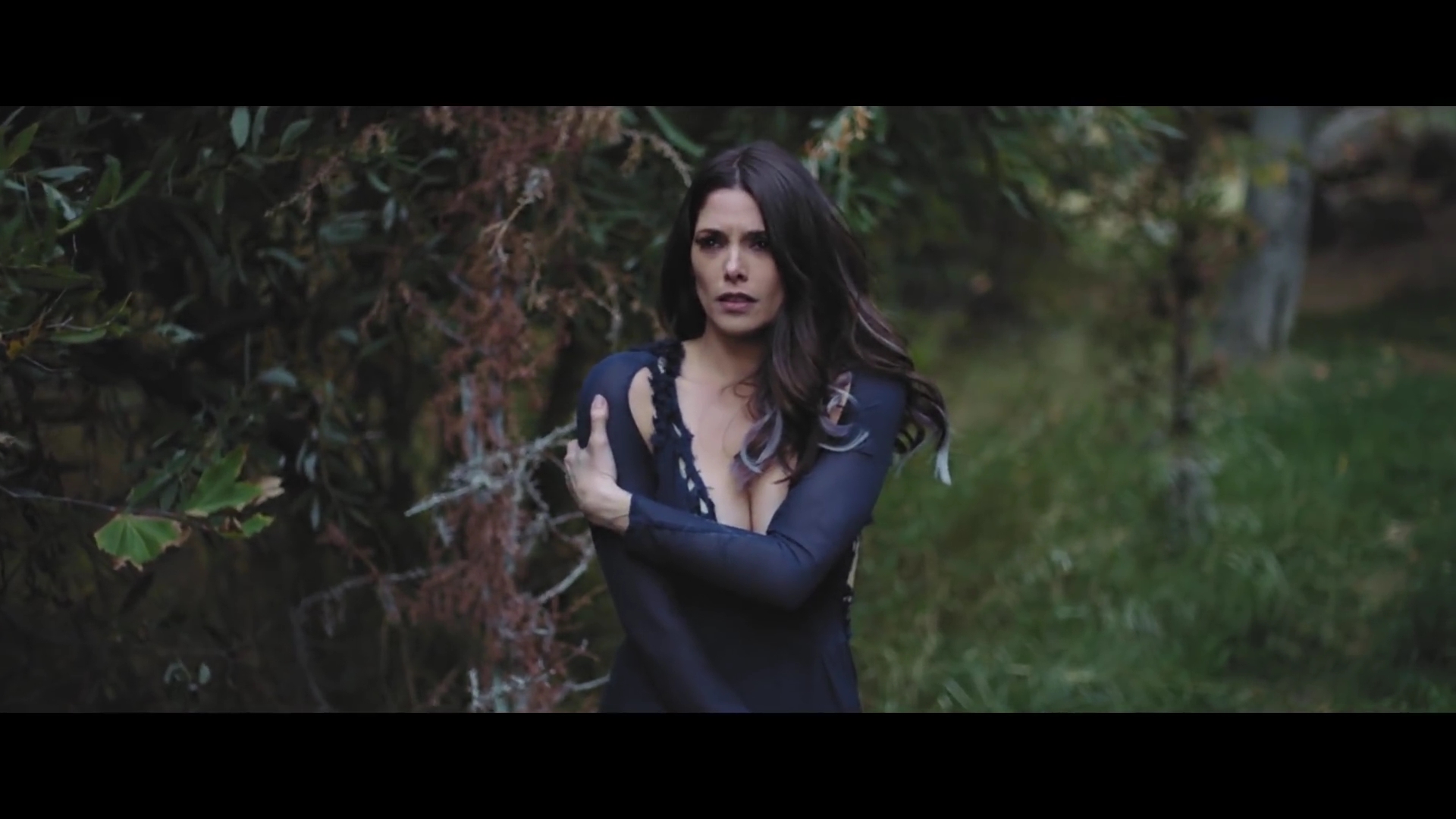 Ashley-Greene-nl_BANNERS-HolyGround0239.jpg