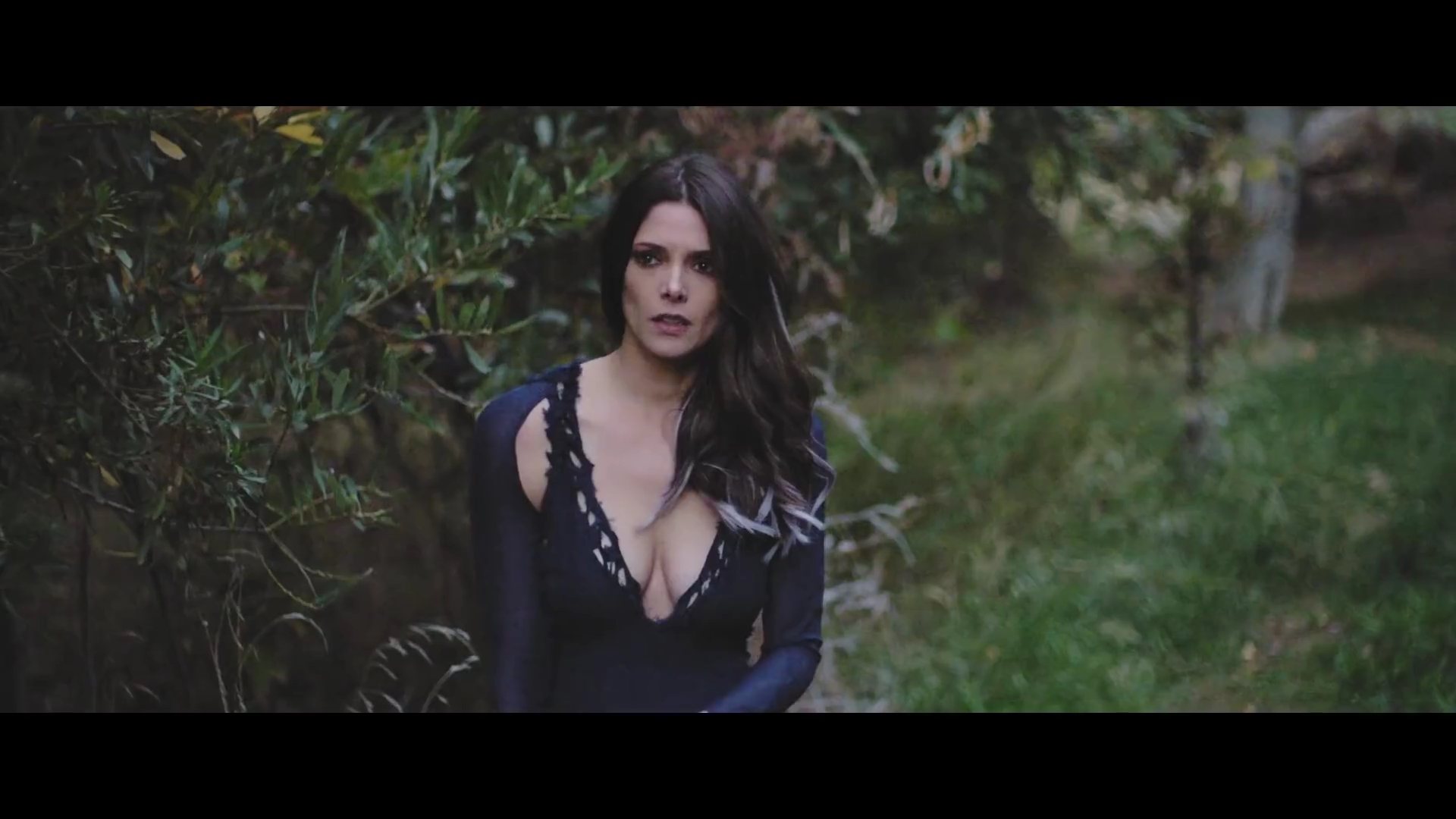 Ashley-Greene-nl_BANNERS-HolyGround0243.jpg