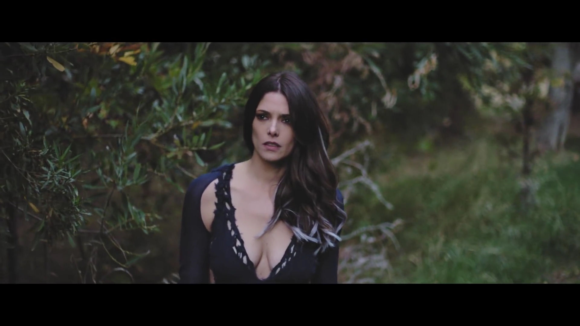 Ashley-Greene-nl_BANNERS-HolyGround0247.jpg
