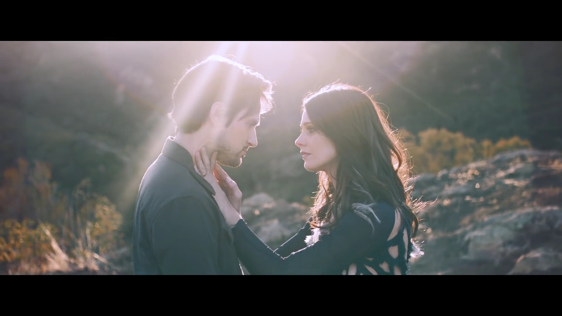 Ashley-Greene-nl_BANNERS-HolyGround0420.jpg