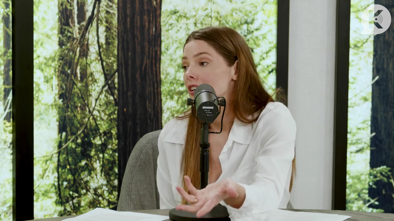 Ashley-Greene-dot-nl_TheTwilightEffect-Episode1TwilightRewatch-Part1of30969.jpg Ashley-Greene-dot-nl_TheTwilightEffect-Episode1TwilightRewatch-Part1of30969.jpg