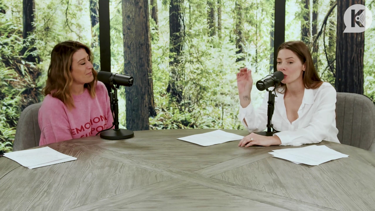Ashley-Greene-dot-nl_TheTwilightEffect-Episode1TwilightRewatch-Part1of31186.jpg
