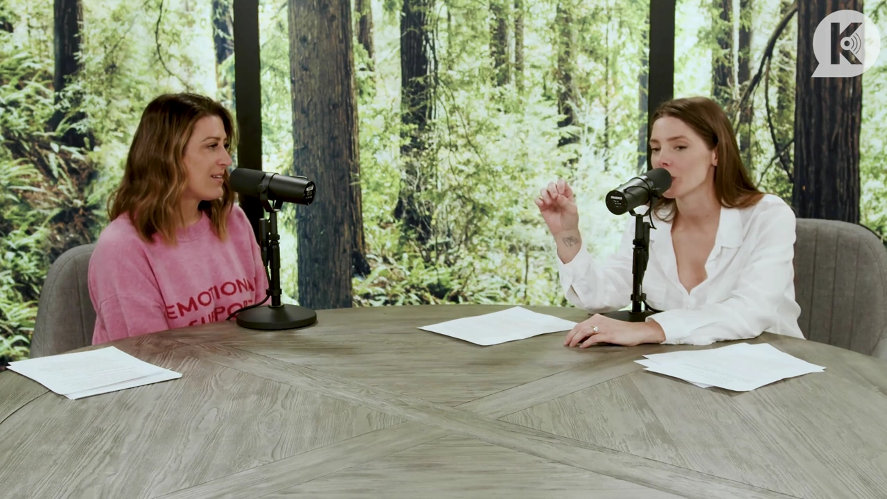 Ashley-Greene-dot-nl_TheTwilightEffect-Episode1TwilightRewatch-Part1of31188.jpg