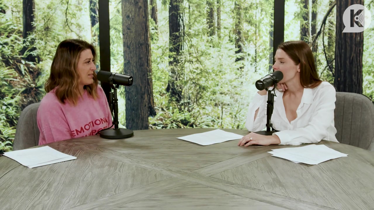 Ashley-Greene-dot-nl_TheTwilightEffect-Episode1TwilightRewatch-Part1of31202.jpg