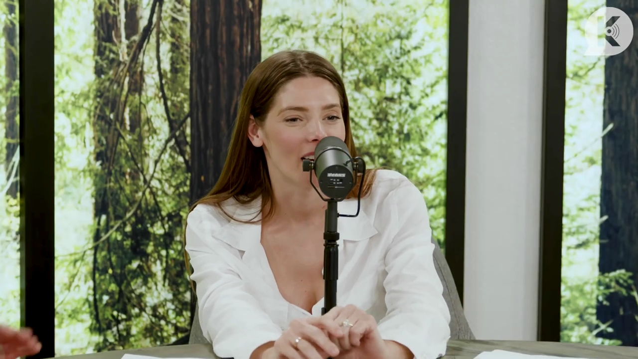 Ashley-Greene-dot-nl_TheTwilightEffect-Episode1TwilightRewatch-Part1of31237.jpg Ashley-Greene-dot-nl_TheTwilightEffect-Episode1TwilightRewatch-Part1of31237.jpg