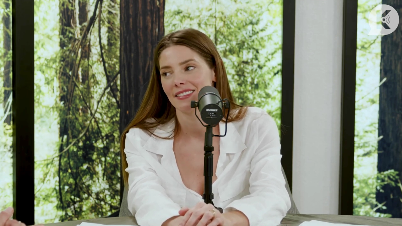 Ashley-Greene-dot-nl_TheTwilightEffect-Episode1TwilightRewatch-Part1of31288.jpg Ashley-Greene-dot-nl_TheTwilightEffect-Episode1TwilightRewatch-Part1of31288.jpg