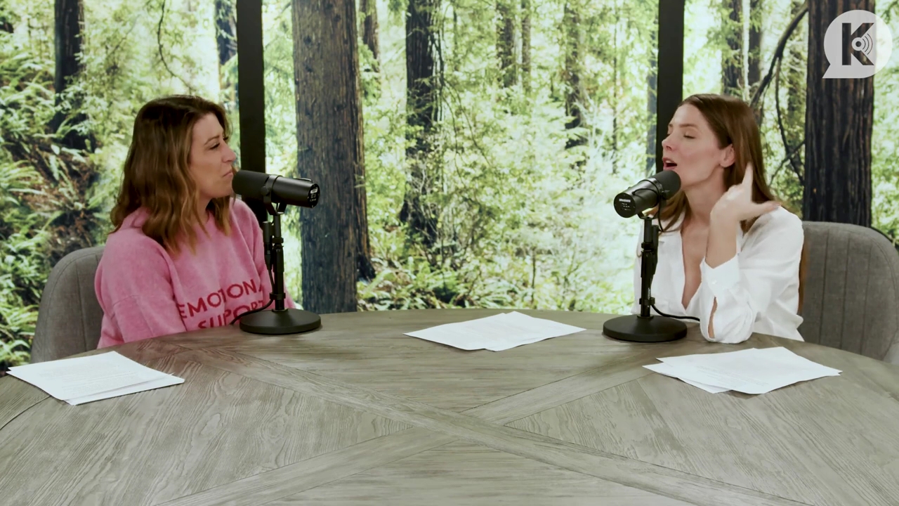 Ashley-Greene-dot-nl_TheTwilightEffect-Episode1TwilightRewatch-Part1of31404.jpg