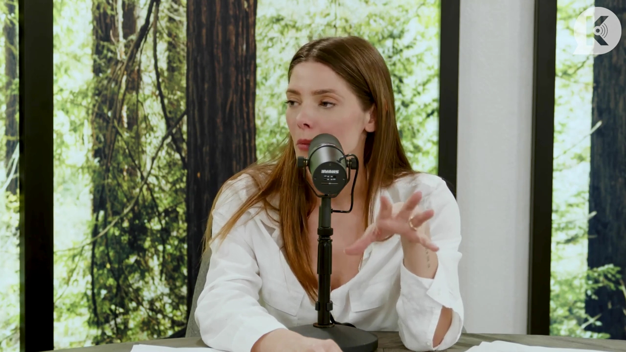 Ashley-Greene-dot-nl_TheTwilightEffect-Episode1TwilightRewatch-Part1of31595.jpg Ashley-Greene-dot-nl_TheTwilightEffect-Episode1TwilightRewatch-Part1of31595.jpg