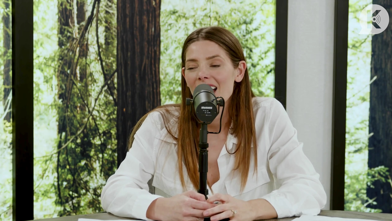 Ashley-Greene-dot-nl_TheTwilightEffect-Episode1TwilightRewatch-Part1of31710.jpg Ashley-Greene-dot-nl_TheTwilightEffect-Episode1TwilightRewatch-Part1of31710.jpg