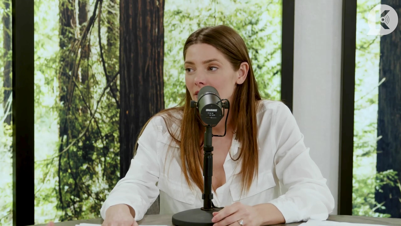 Ashley-Greene-dot-nl_TheTwilightEffect-Episode1TwilightRewatch-Part1of31724.jpg Ashley-Greene-dot-nl_TheTwilightEffect-Episode1TwilightRewatch-Part1of31724.jpg