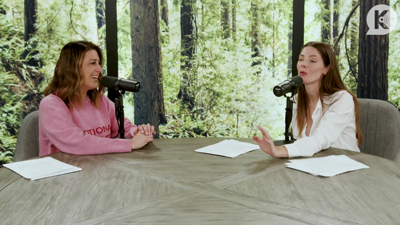 Ashley-Greene-dot-nl_TheTwilightEffect-Episode1TwilightRewatch-Part1of32014.jpg Ashley-Greene-dot-nl_TheTwilightEffect-Episode1TwilightRewatch-Part1of32014.jpg