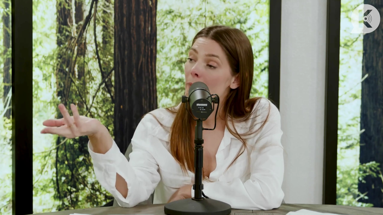 Ashley-Greene-dot-nl_TheTwilightEffect-Episode1TwilightRewatch-Part1of32075.jpg Ashley-Greene-dot-nl_TheTwilightEffect-Episode1TwilightRewatch-Part1of32075.jpg