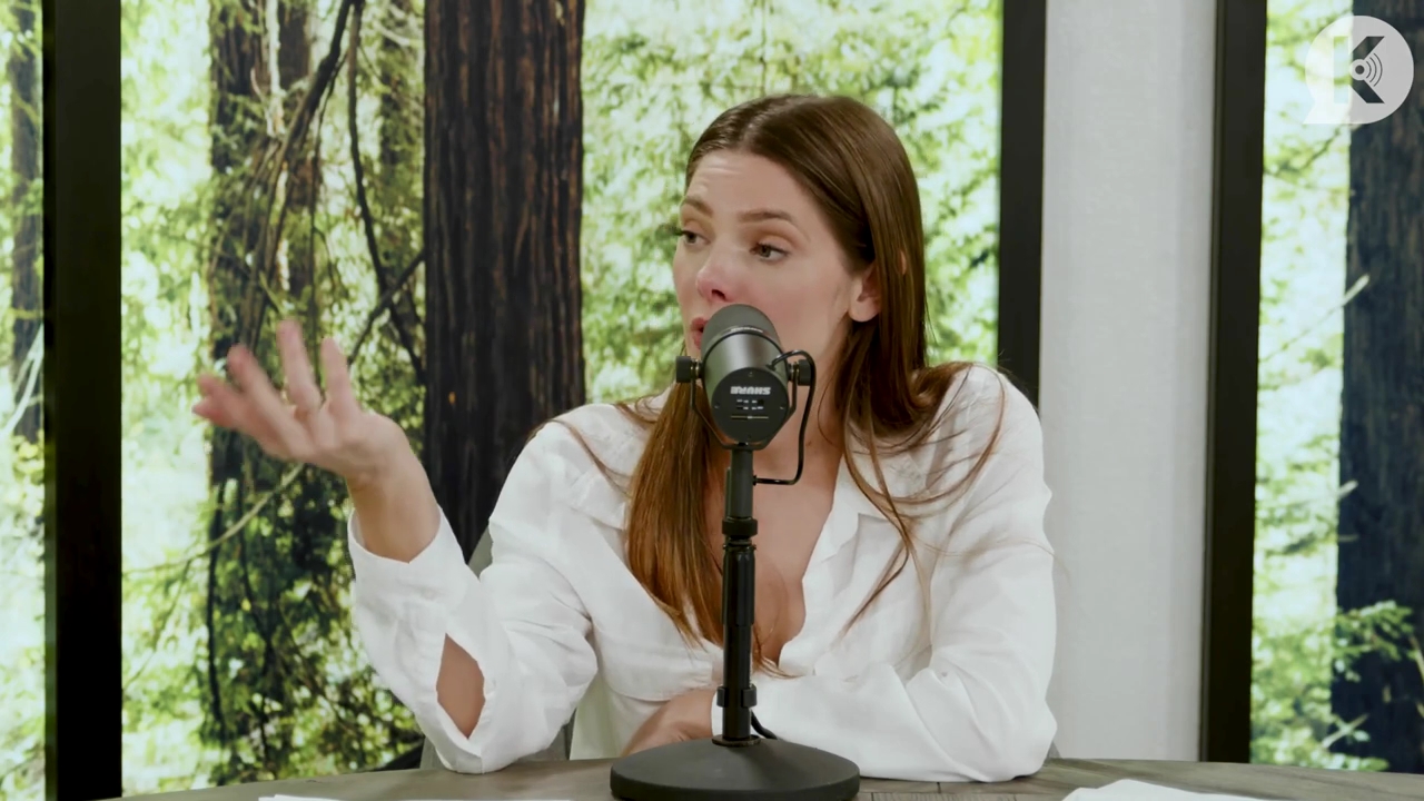 Ashley-Greene-dot-nl_TheTwilightEffect-Episode1TwilightRewatch-Part1of32076.jpg Ashley-Greene-dot-nl_TheTwilightEffect-Episode1TwilightRewatch-Part1of32076.jpg