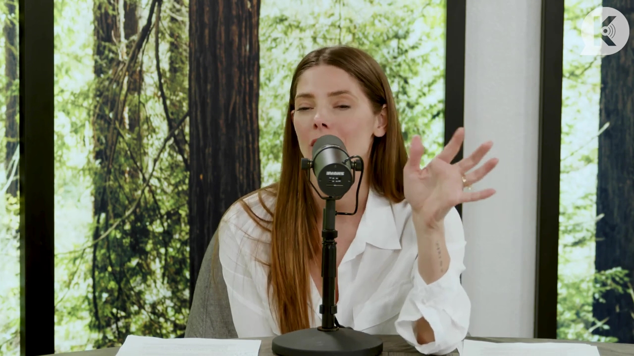 Ashley-Greene-dot-nl_TheTwilightEffect-Episode1TwilightRewatch-Part1of32208.jpg Ashley-Greene-dot-nl_TheTwilightEffect-Episode1TwilightRewatch-Part1of32208.jpg