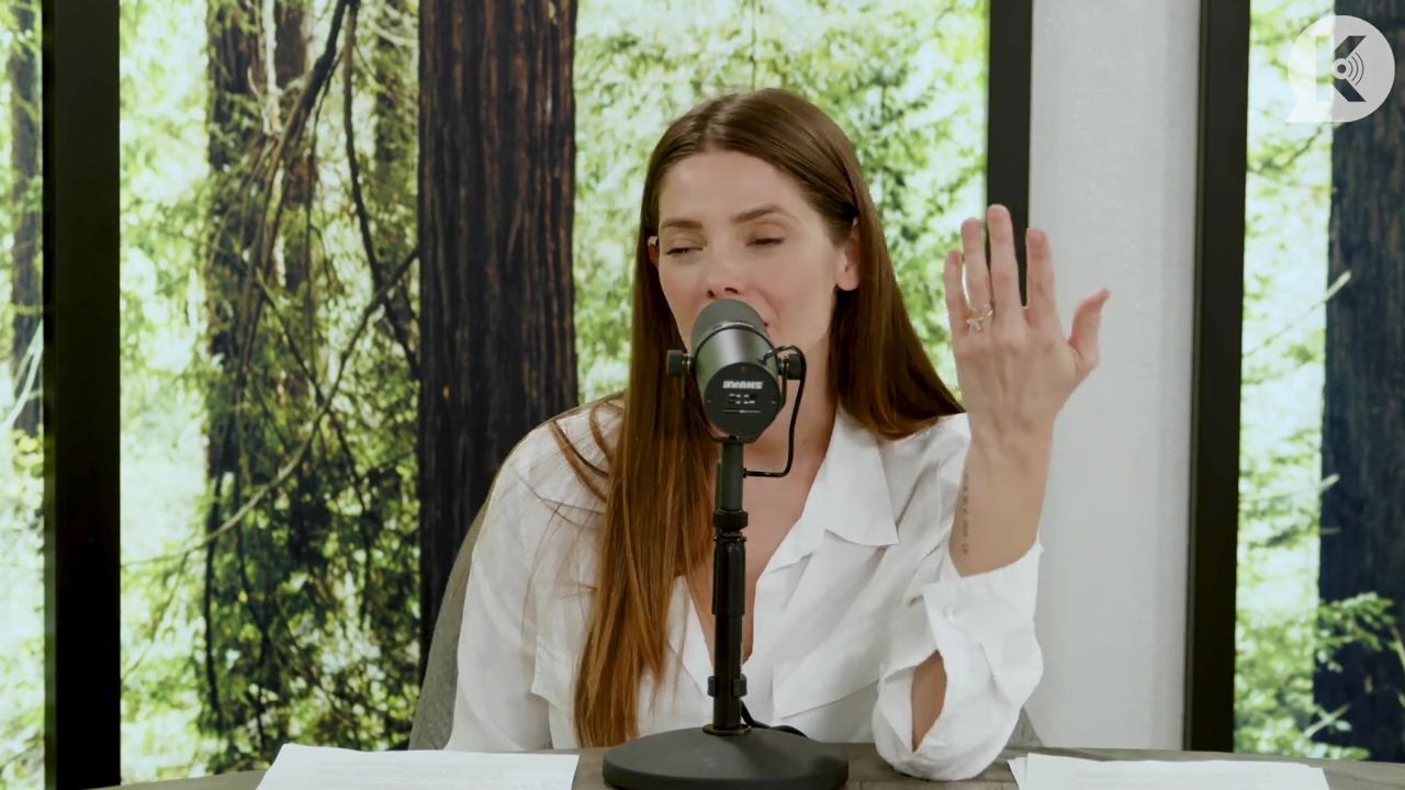 Ashley-Greene-dot-nl_TheTwilightEffect-Episode1TwilightRewatch-Part1of32251.jpg Ashley-Greene-dot-nl_TheTwilightEffect-Episode1TwilightRewatch-Part1of32251.jpg