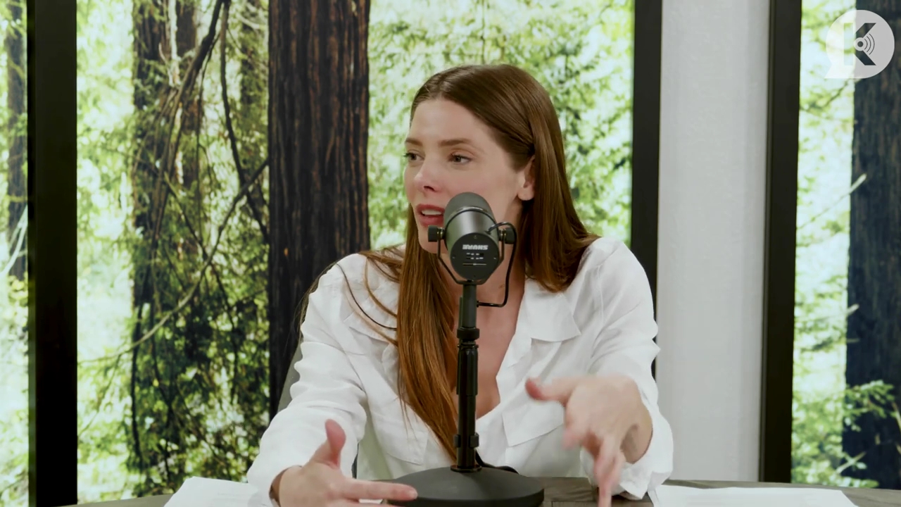 Ashley-Greene-dot-nl_TheTwilightEffect-Episode1TwilightRewatch-Part1of32361.jpg Ashley-Greene-dot-nl_TheTwilightEffect-Episode1TwilightRewatch-Part1of32361.jpg