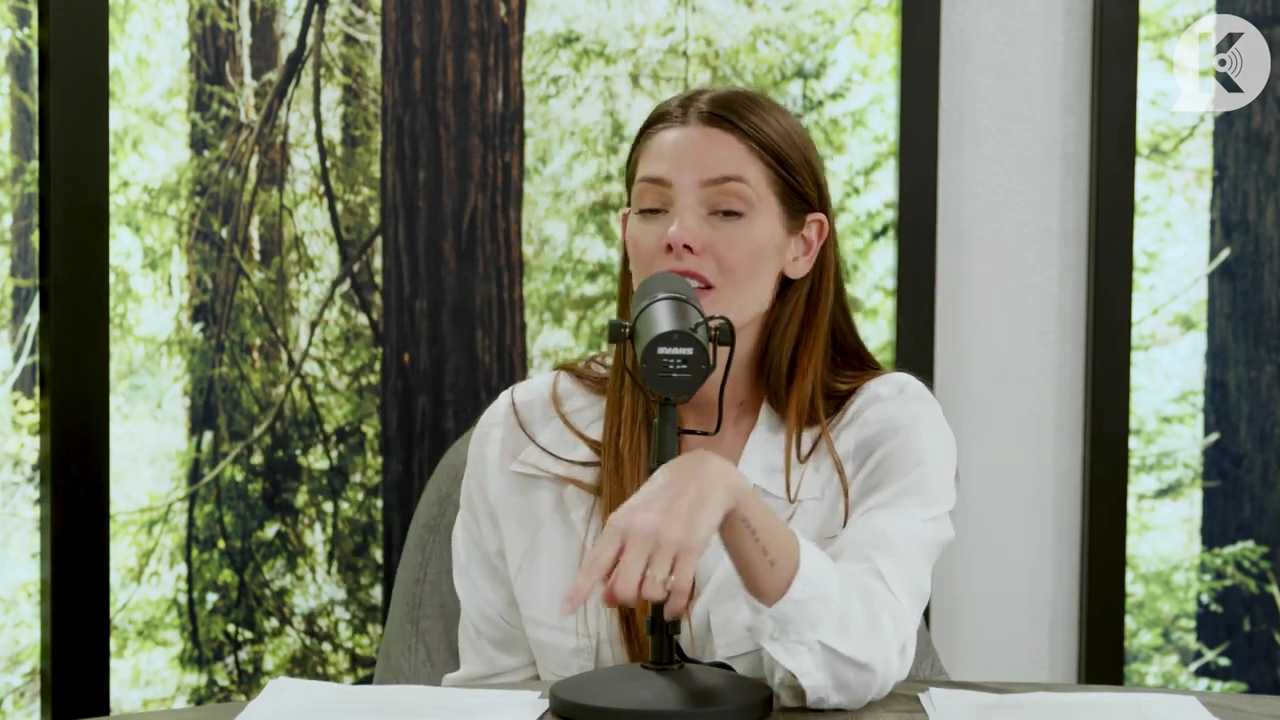 Ashley-Greene-dot-nl_TheTwilightEffect-Episode1TwilightRewatch-Part1of32376.jpg Ashley-Greene-dot-nl_TheTwilightEffect-Episode1TwilightRewatch-Part1of32376.jpg