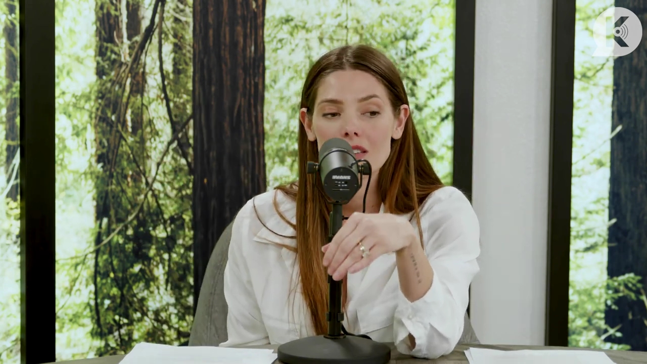 Ashley-Greene-dot-nl_TheTwilightEffect-Episode1TwilightRewatch-Part1of32377.jpg Ashley-Greene-dot-nl_TheTwilightEffect-Episode1TwilightRewatch-Part1of32377.jpg