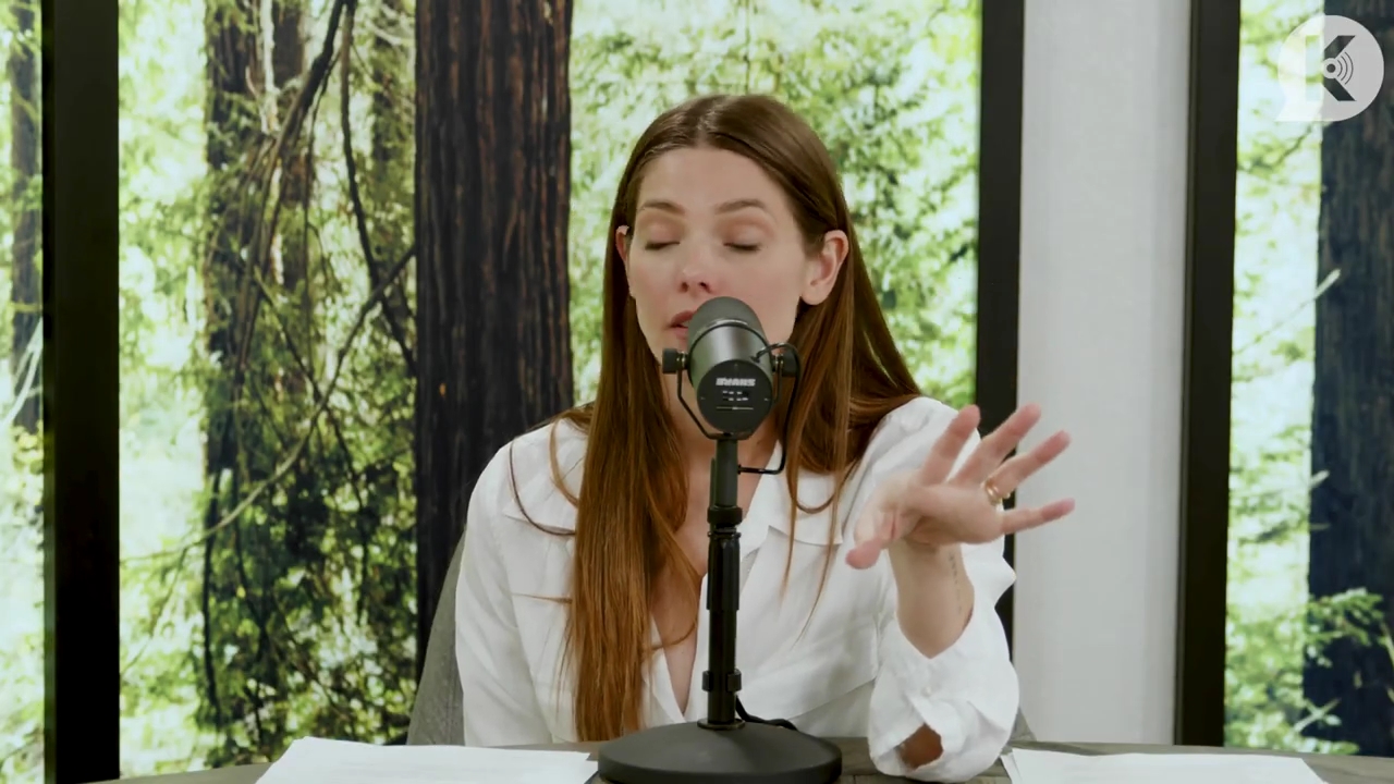 Ashley-Greene-dot-nl_TheTwilightEffect-Episode1TwilightRewatch-Part1of32499.jpg Ashley-Greene-dot-nl_TheTwilightEffect-Episode1TwilightRewatch-Part1of32499.jpg