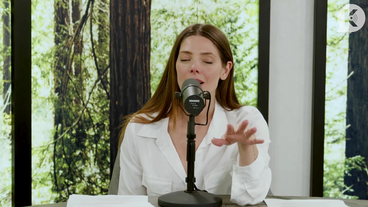 Ashley-Greene-dot-nl_TheTwilightEffect-Episode1TwilightRewatch-Part1of32699.jpg Ashley-Greene-dot-nl_TheTwilightEffect-Episode1TwilightRewatch-Part1of32699.jpg