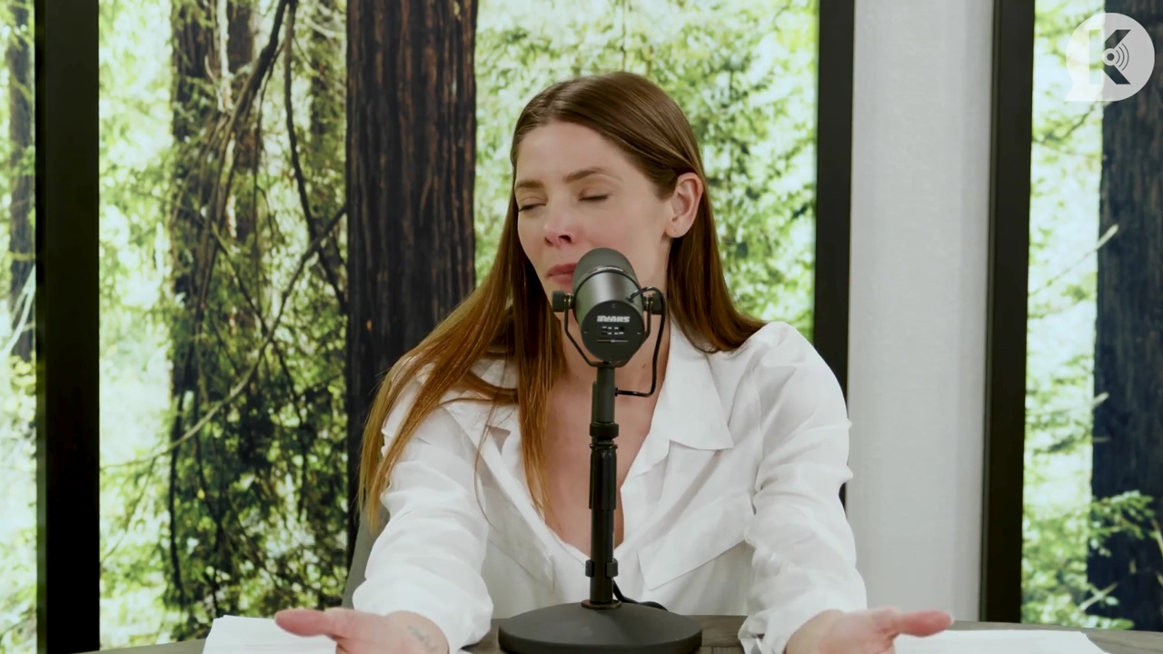 Ashley-Greene-dot-nl_TheTwilightEffect-Episode1TwilightRewatch-Part1of32904.jpg Ashley-Greene-dot-nl_TheTwilightEffect-Episode1TwilightRewatch-Part1of32904.jpg