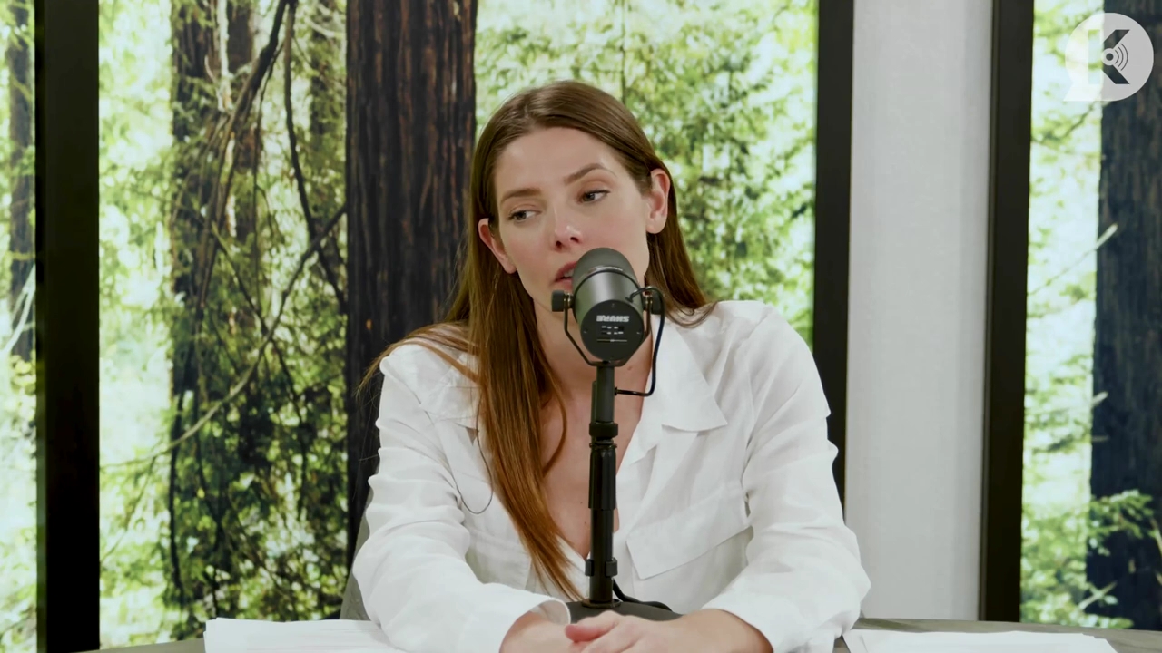 Ashley-Greene-dot-nl_TheTwilightEffect-Episode1TwilightRewatch-Part1of33030.jpg