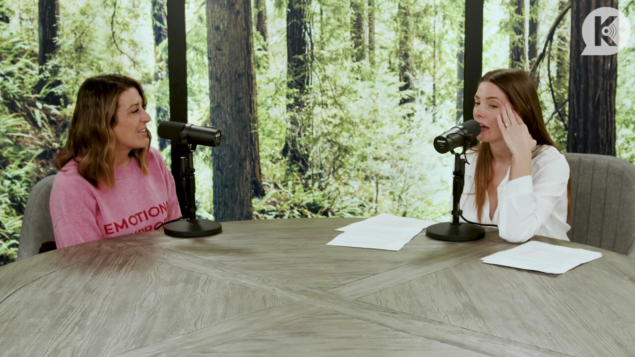 Ashley-Greene-dot-nl_TheTwilightEffect-Episode1TwilightRewatch-Part1of33199.jpg
