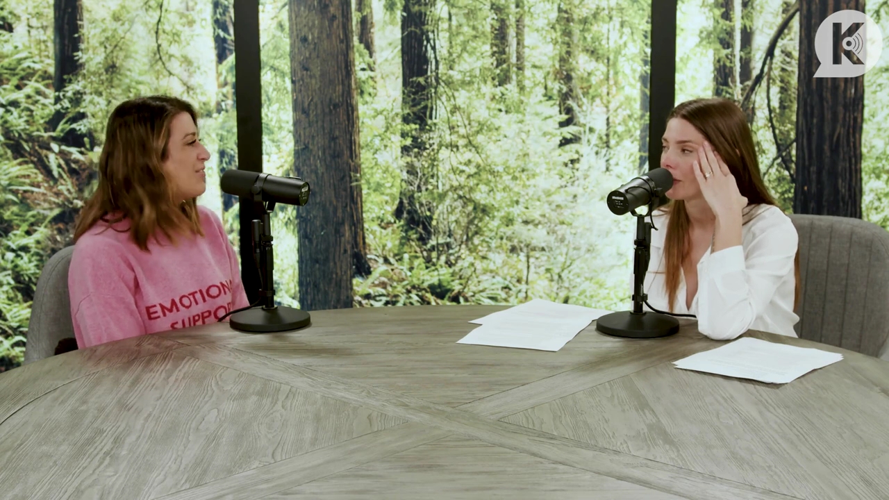 Ashley-Greene-dot-nl_TheTwilightEffect-Episode1TwilightRewatch-Part1of33200.jpg