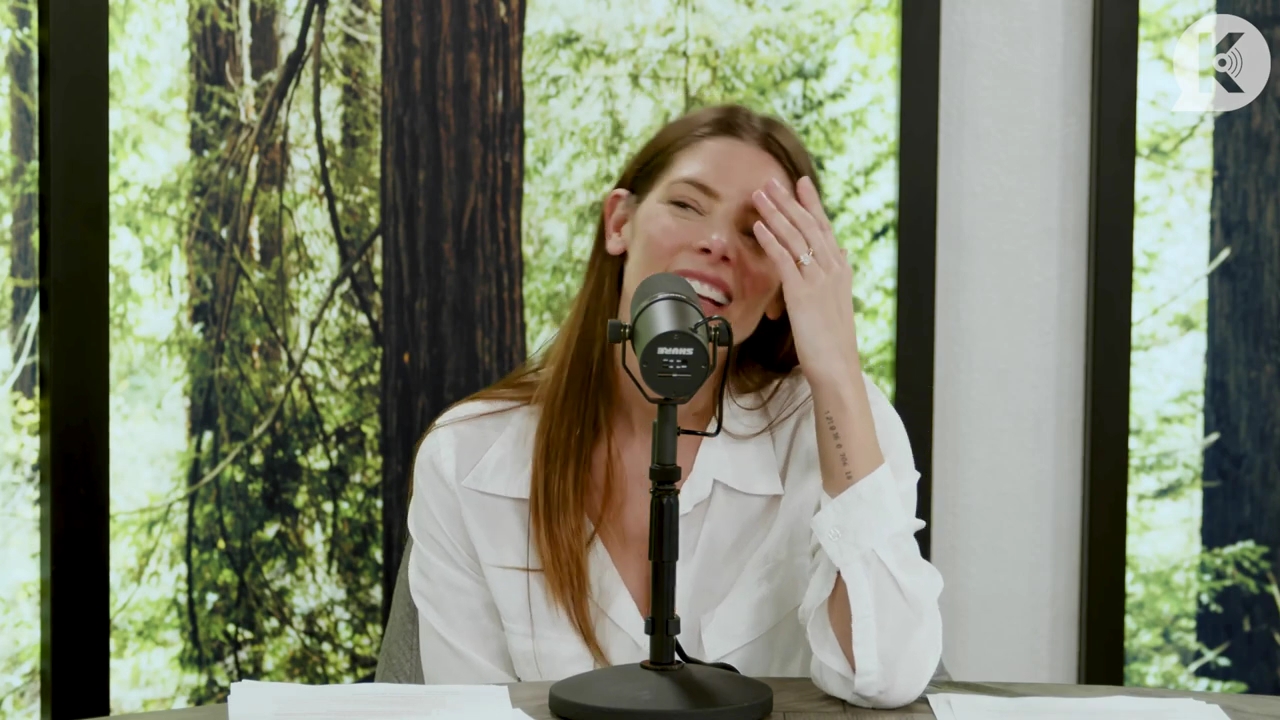 Ashley-Greene-dot-nl_TheTwilightEffect-Episode1TwilightRewatch-Part1of33215.jpg Ashley-Greene-dot-nl_TheTwilightEffect-Episode1TwilightRewatch-Part1of33215.jpg