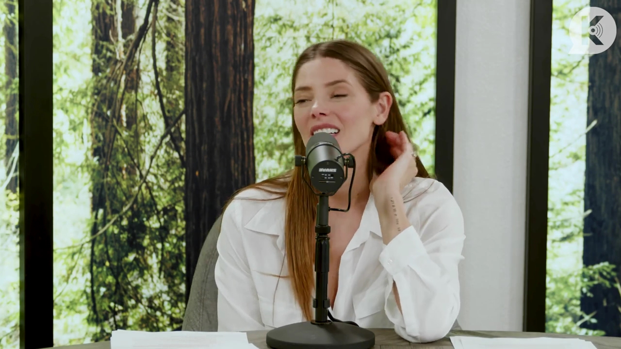 Ashley-Greene-dot-nl_TheTwilightEffect-Episode1TwilightRewatch-Part1of33216.jpg Ashley-Greene-dot-nl_TheTwilightEffect-Episode1TwilightRewatch-Part1of33216.jpg