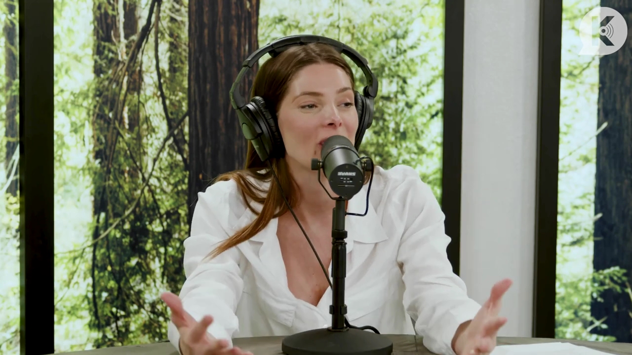 Ashley-Greene-dot-nl_TheTwilightEffect-Episode1TwilightRewatch-Part1of33357.jpg Ashley-Greene-dot-nl_TheTwilightEffect-Episode1TwilightRewatch-Part1of33357.jpg