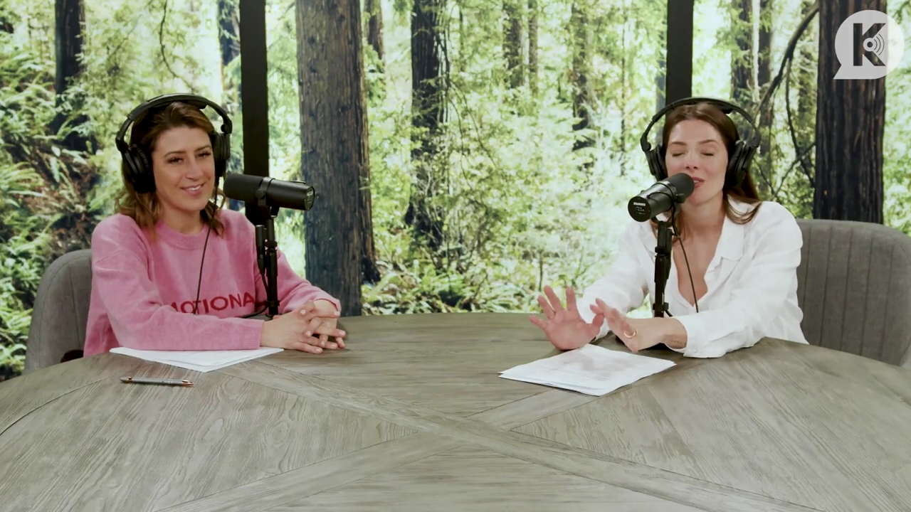 Ashley-Greene-dot-nl_TheTwilightEffect-Episode1TwilightRewatch-Part1of33613.jpg