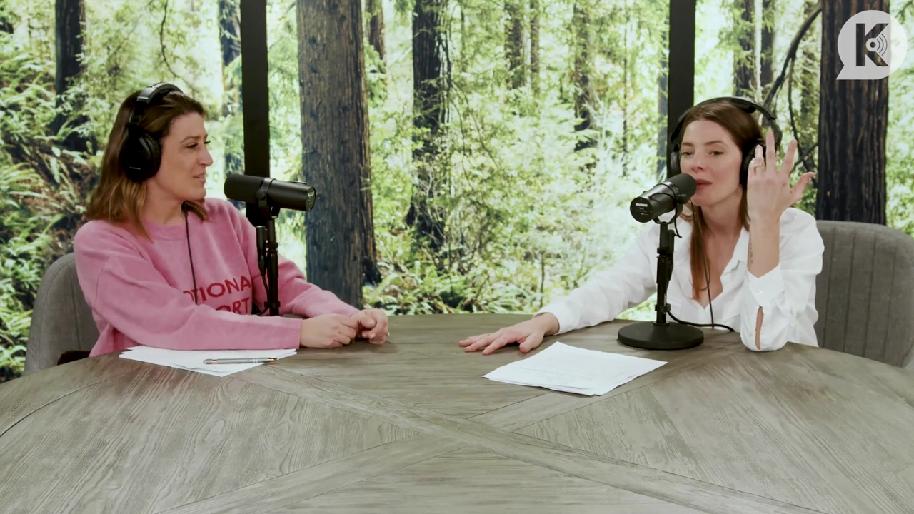 Ashley-Greene-dot-nl_TheTwilightEffect-Episode1TwilightRewatch-Part1of33708.jpg