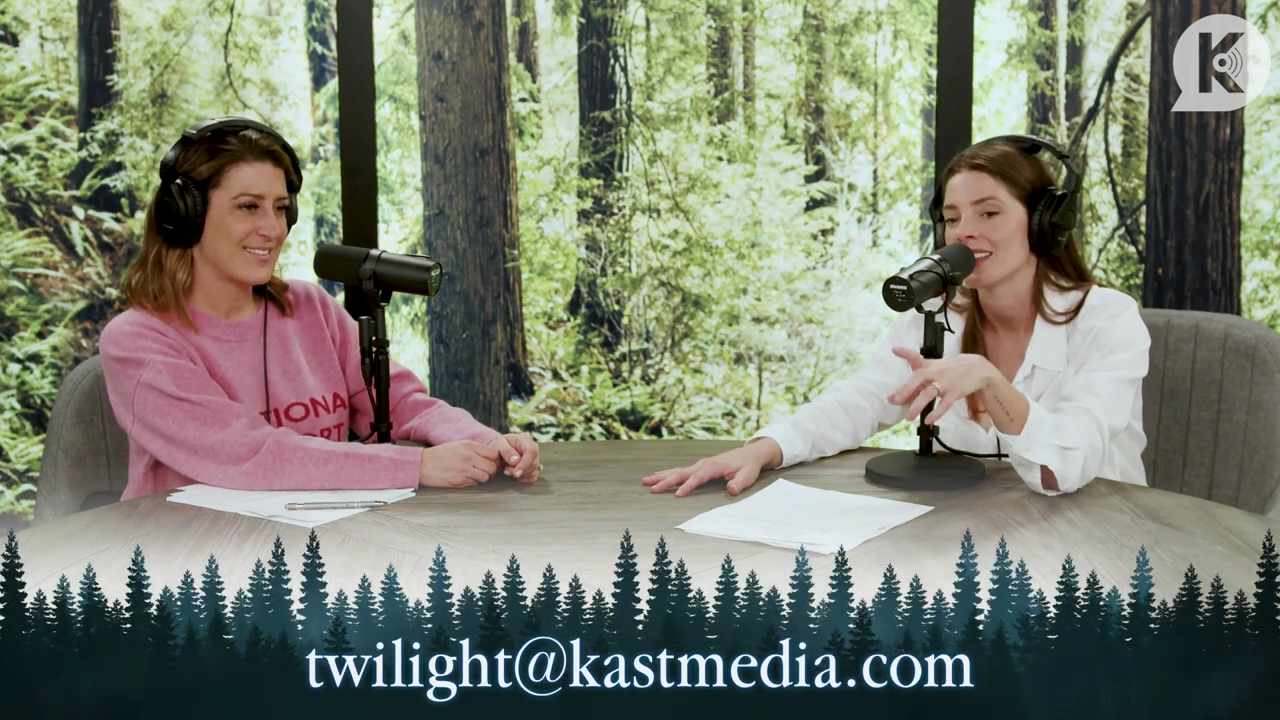 Ashley-Greene-dot-nl_TheTwilightEffect-Episode1TwilightRewatch-Part1of33715.jpg