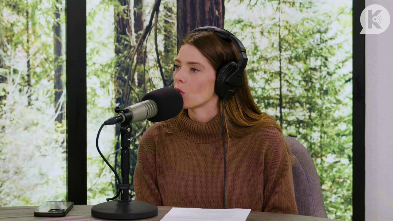 Ashley-Greene-dot-nl_TheTwilightEffectPostcast-Aflevering10MichaelSheen0106.jpg Ashley-Greene-dot-nl_TheTwilightEffectPostcast-Aflevering10MichaelSheen0106.jpg