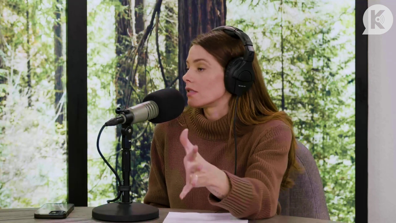 Ashley-Greene-dot-nl_TheTwilightEffectPostcast-Aflevering10MichaelSheen0140.jpg Ashley-Greene-dot-nl_TheTwilightEffectPostcast-Aflevering10MichaelSheen0140.jpg