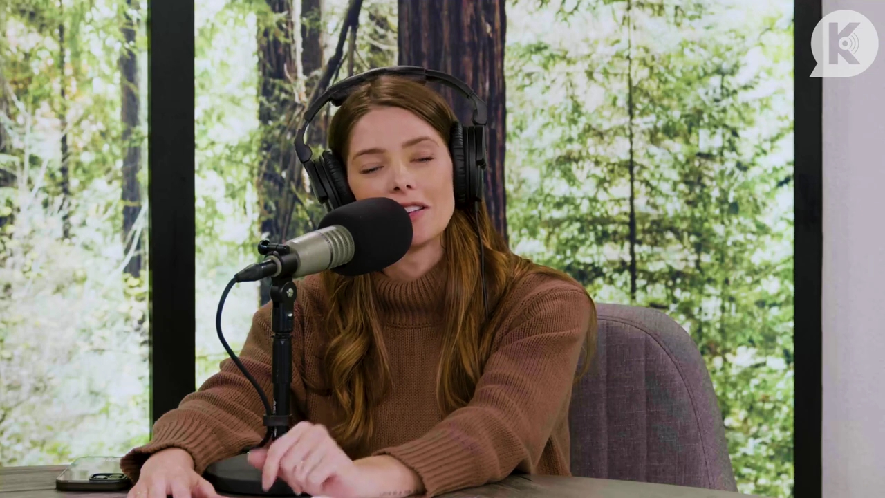 Ashley-Greene-dot-nl_TheTwilightEffectPostcast-Aflevering10MichaelSheen0322.jpg Ashley-Greene-dot-nl_TheTwilightEffectPostcast-Aflevering10MichaelSheen0322.jpg