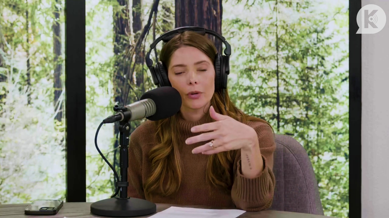 Ashley-Greene-dot-nl_TheTwilightEffectPostcast-Aflevering10MichaelSheen0925.jpg