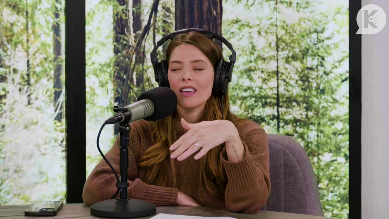 Ashley-Greene-dot-nl_TheTwilightEffectPostcast-Aflevering10MichaelSheen2099.jpg Ashley-Greene-dot-nl_TheTwilightEffectPostcast-Aflevering10MichaelSheen2099.jpg