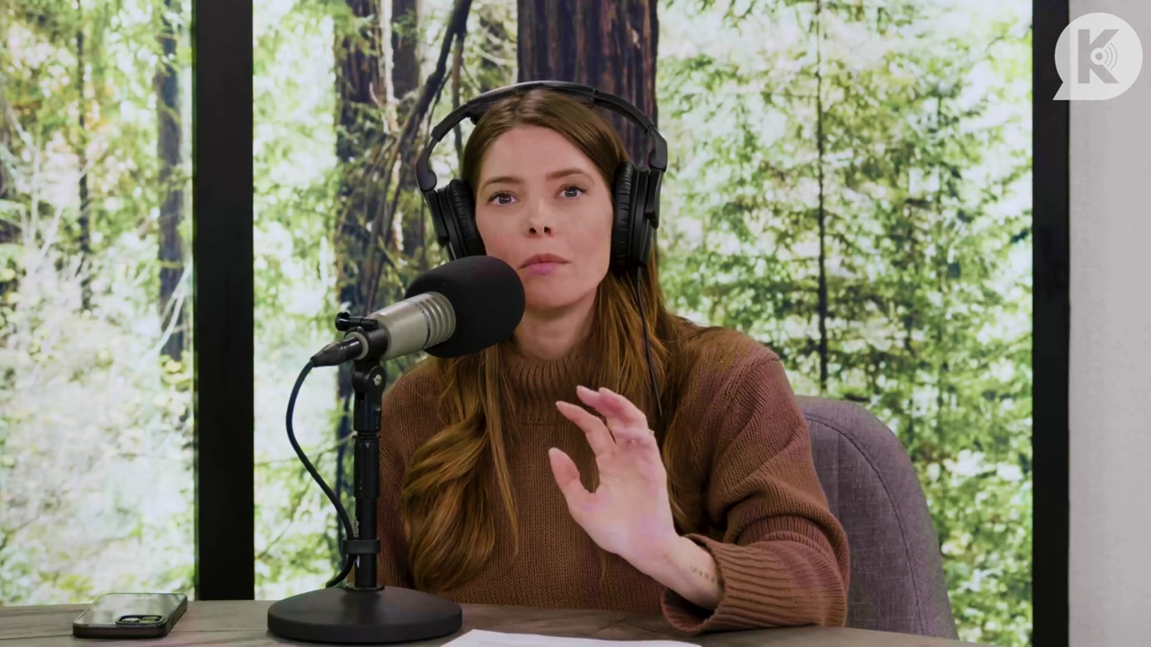 Ashley-Greene-dot-nl_TheTwilightEffectPostcast-Aflevering10MichaelSheen2104.jpg Ashley-Greene-dot-nl_TheTwilightEffectPostcast-Aflevering10MichaelSheen2104.jpg