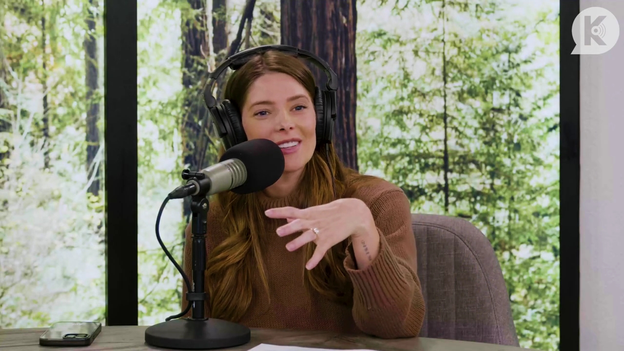 Ashley-Greene-dot-nl_TheTwilightEffectPostcast-Aflevering10MichaelSheen2146.jpg Ashley-Greene-dot-nl_TheTwilightEffectPostcast-Aflevering10MichaelSheen2146.jpg