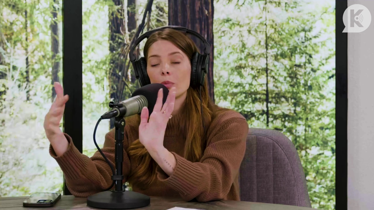 Ashley-Greene-dot-nl_TheTwilightEffectPostcast-Aflevering10MichaelSheen2493.jpg Ashley-Greene-dot-nl_TheTwilightEffectPostcast-Aflevering10MichaelSheen2493.jpg