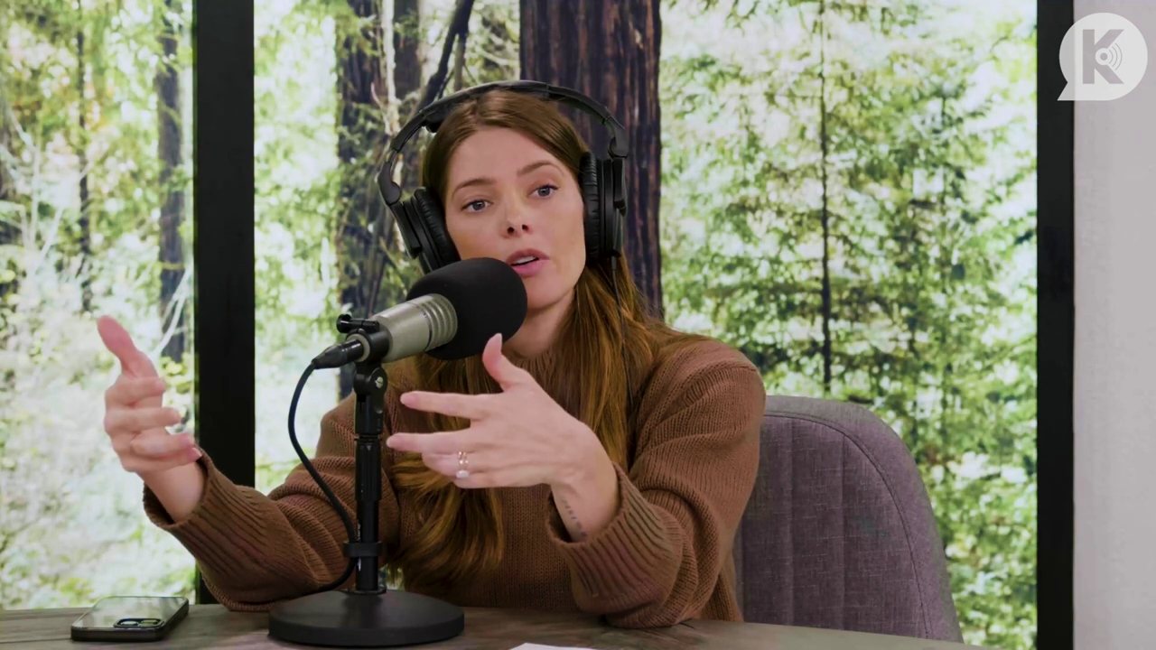 Ashley-Greene-dot-nl_TheTwilightEffectPostcast-Aflevering10MichaelSheen2504.jpg Ashley-Greene-dot-nl_TheTwilightEffectPostcast-Aflevering10MichaelSheen2504.jpg