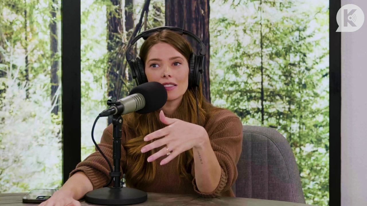 Ashley-Greene-dot-nl_TheTwilightEffectPostcast-Aflevering10MichaelSheen2814.jpg Ashley-Greene-dot-nl_TheTwilightEffectPostcast-Aflevering10MichaelSheen2814.jpg