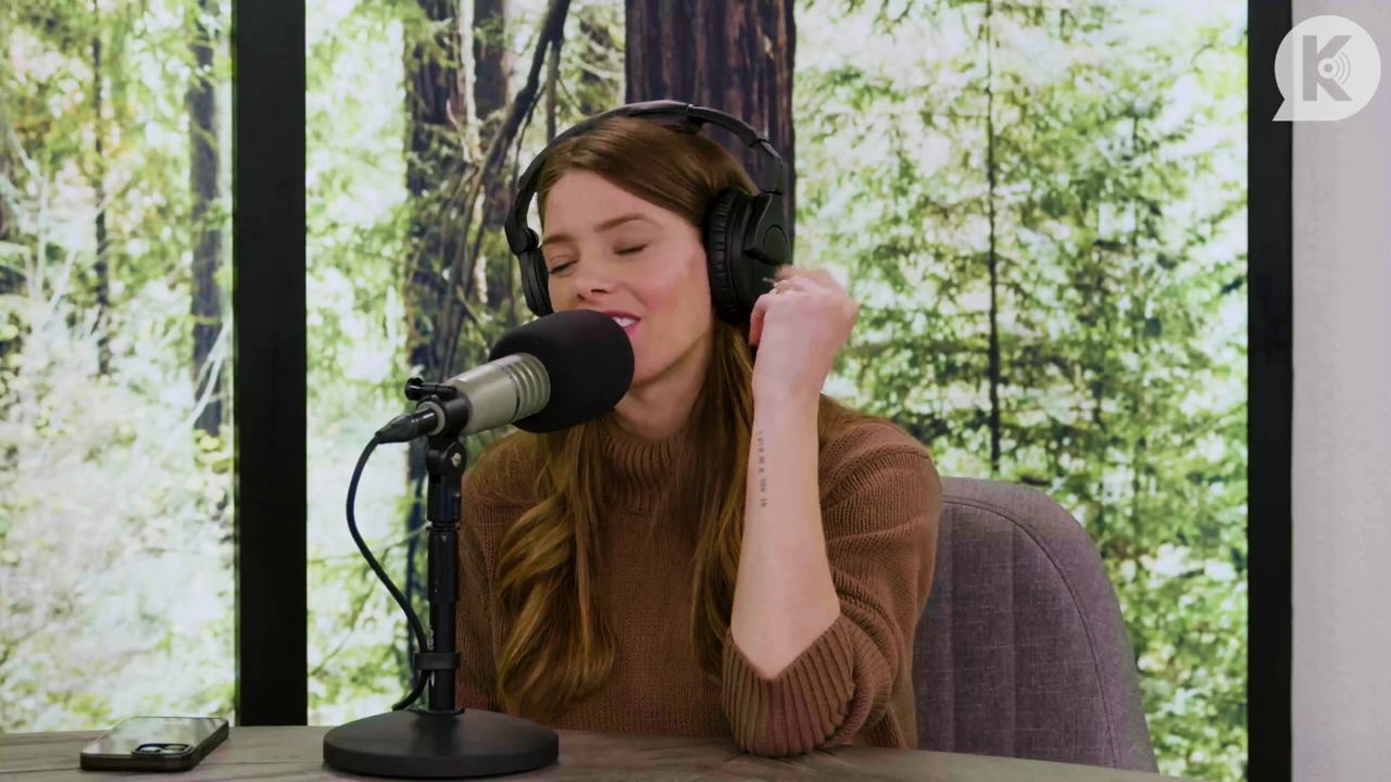 Ashley-Greene-dot-nl_TheTwilightEffectPostcast-Aflevering10MichaelSheen3029.jpg Ashley-Greene-dot-nl_TheTwilightEffectPostcast-Aflevering10MichaelSheen3029.jpg