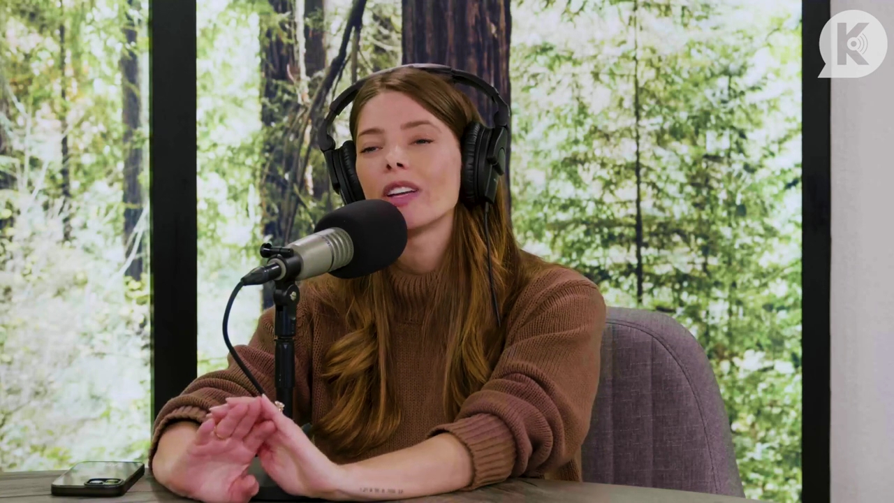 Ashley-Greene-dot-nl_TheTwilightEffectPostcast-Aflevering10MichaelSheen3060.jpg Ashley-Greene-dot-nl_TheTwilightEffectPostcast-Aflevering10MichaelSheen3060.jpg