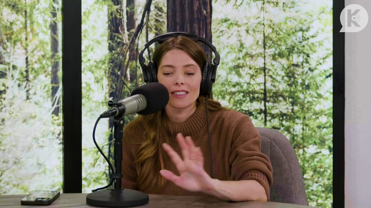 Ashley-Greene-dot-nl_TheTwilightEffectPostcast-Aflevering10MichaelSheen4104.jpg Ashley-Greene-dot-nl_TheTwilightEffectPostcast-Aflevering10MichaelSheen4104.jpg